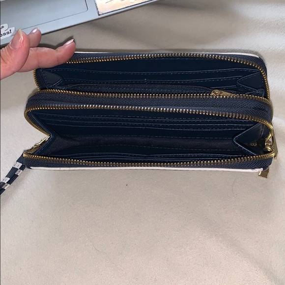 Blue and white striped wallet - Picture 8 of 9